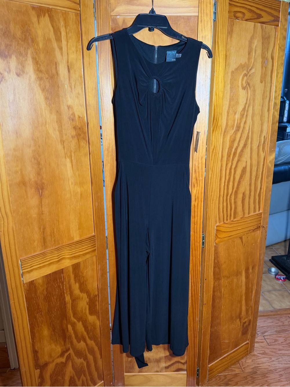NWT Black Sleeveless Jumpsuit with Front Keyhole Detail, Cropped Leg|Sz 8